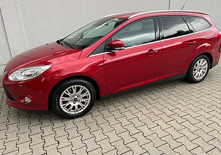 Ford Focus Turnier Titanium Xenon Navi Standheizung