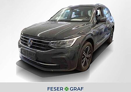 VW Tiguan Volkswagen Life 4M 2.0 TDI DSG Navi AreaView LED SiHz