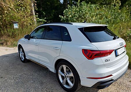 Audi Q3 35 TFSI 1,5 S tronic S line /AHK