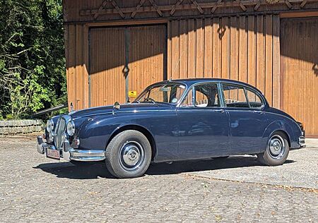 Jaguar Daimler 250 V8