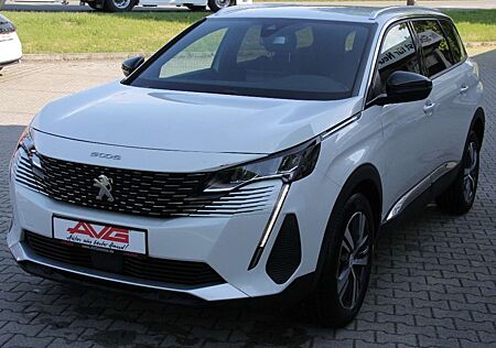 Peugeot 5008 Allure Pack 7 Sitze Navigation ALU 18 ZOLL