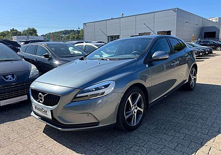 Volvo V40 Momentum *NAVI*KAMERA*SCHECKHEFT*8xBEREIFT