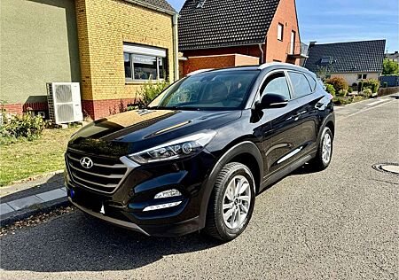 Hyundai Tucson blue 1.6 GDi 2WD Intro Edition