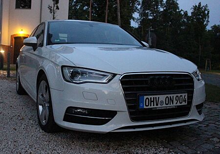 Audi A3 2.0 TDI (clean diesel) Ambition