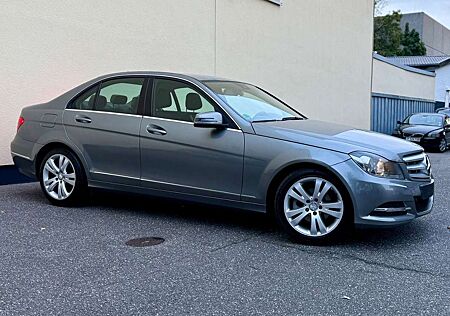Mercedes-Benz C 180 CGI LIM. AUT AVANT COMAND PDC 1.HD LEDER