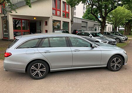 Mercedes-Benz E 220 T d 4M*Avantgarde*MBUX*Kamera*Spur*