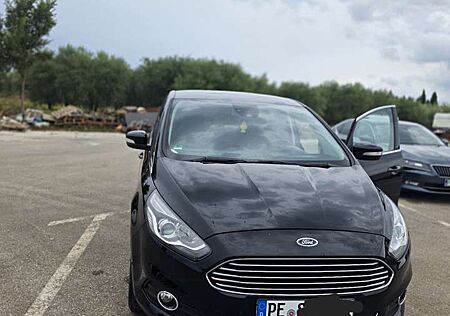 Ford S-Max Titanium