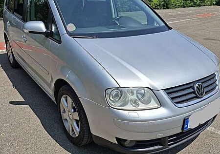 VW Touran Volkswagen 2.0 TDI DSG Highline