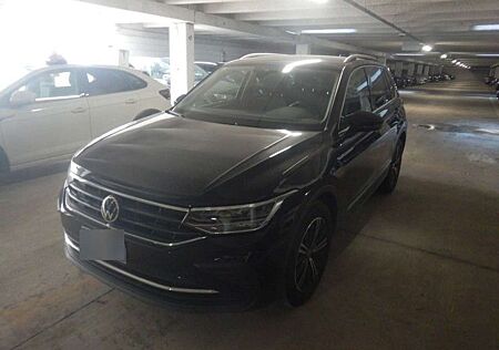 VW Tiguan Volkswagen Life2.0TDI DSG LED Navi ACC PDC