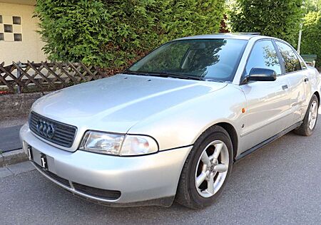 Audi A4 1.6 LIMO GLASDACH FAHRBEREIT ALUFELGEN