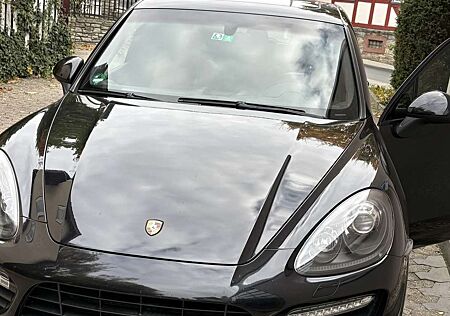 Porsche Cayenne GTS- Warranty valid until October 2027