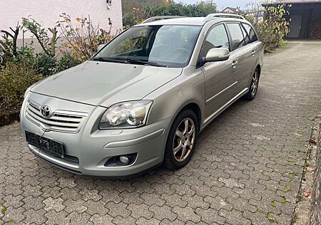 Toyota Avensis 2.0 D-4D Combi Travel