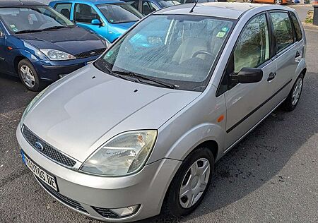 Ford Fiesta 1.3 Ghia WERKSTATTGEPRÜFT TÜV NEU