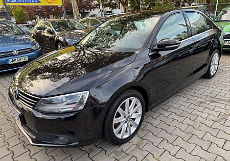 VW Jetta Volkswagen VI Highline*AUTOMATIK*SCHECKHEFT*TDI