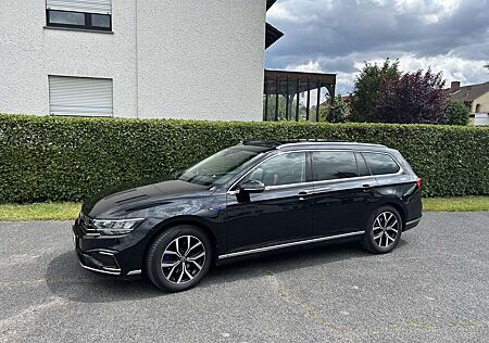 VW Passat Variant Volkswagen GTE Alcantara/Pano/ACC top gepflegt
