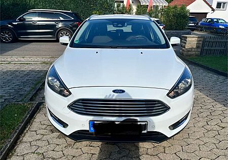 Ford Focus Turnier 1.0 EcoBoost Titanium