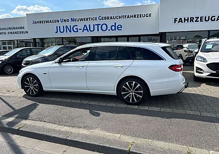 Mercedes-Benz E 300 T de AVANTGARDE PANO DISTR. TWA AHK DAB