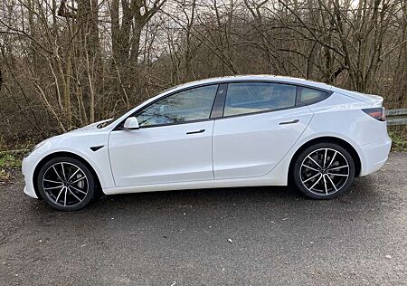 Tesla Model 3 Dual Motor Long-Range