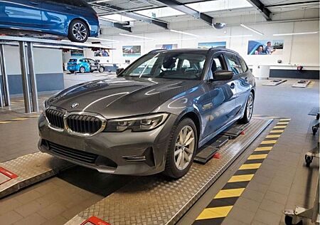 BMW 320 d xDrive Advantage Aut/Navi/HUD/Tempomat
