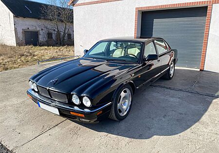 Jaguar XJR “ Sehr seltener Handschalter”