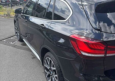 BMW X1 xDrive20i Aut. xLine AHK, Leder, Top gepflegt