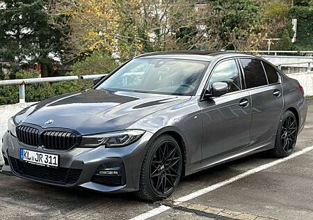 BMW 330 i M Sport / Glasdach / Head-up Display uvm.