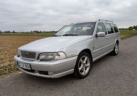 Volvo V70 2.5