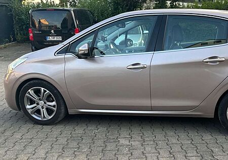 Peugeot 208 120 VTI Allure