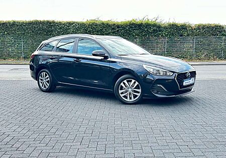 Hyundai i30 1.6 CRDi Kamera-Navi-PDC-SHZ-2.Hand-Klima-E6