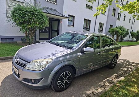Opel Astra Fließheck 5-Türer 1.6 Edition
