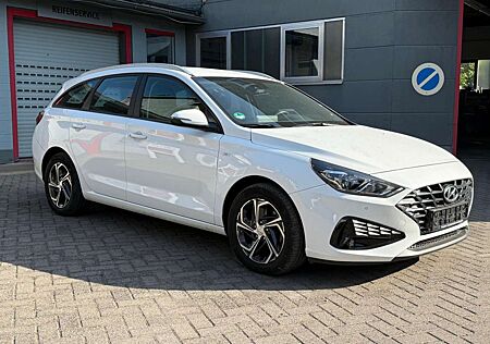Hyundai i30 1.6 CRDi Aut. Kombi NAV+KAM+SHZ+LHZ+TEMP+DAB