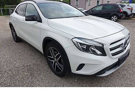 Mercedes-Benz GLA 200 Navi Kamera PDC 8x Alu el. Heckklappe