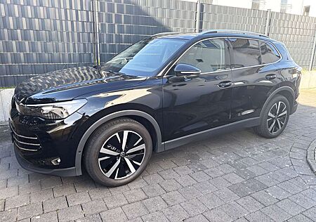 VW Tiguan Volkswagen 1.5 eTSI DSG Elegance; IQ Light; Pano; AHK;