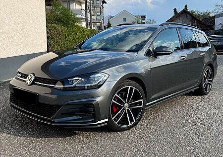 VW Golf GTI Volkswagen Golf GTD Variant (BlueMotion Technology) DSG