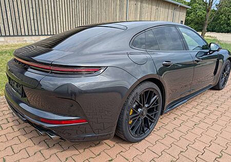 Porsche Panamera Turbo S E-Hybrid 21 Zoll Zentralv.-Burmester-AZD IntPaket-NachtsichtAss-SportDesignPak LNP 300.869 Nettopreis:205.000 EUR