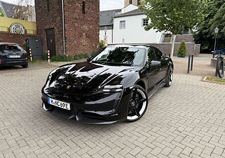 Porsche Taycan Turbo S *GARANTIE* *BOSE*
