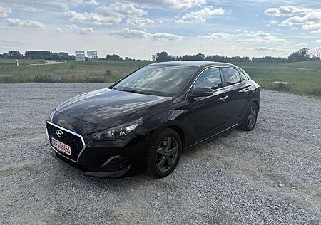 Hyundai i30 1.4 Turbo-Limo-Pdc-Kamara-Shz-Tüv-Au-Kd Neu