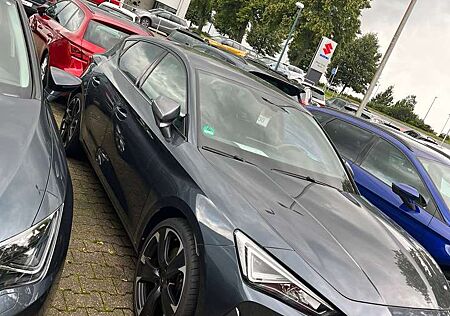 Cupra Leon 1.4 e-Hybrid 6 Gang DSG