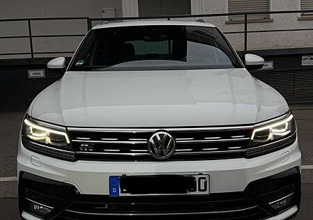 VW Tiguan Volkswagen 2.0 TSI 4Motion DSG R-Line IQ.DRIVE
