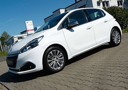 Peugeot 208 PureTech 110 Allure Autom.*Navi*AppleCar*SHZ