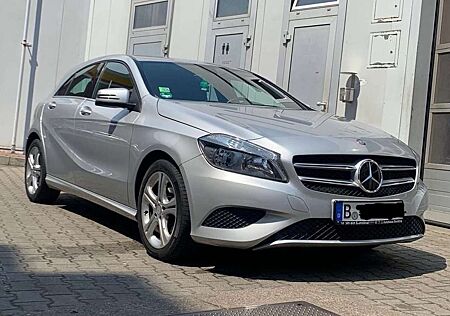 Mercedes-Benz A 180 (BlueEFFICIENCY) 7G-DCT