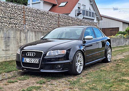 Audi RS4 Limo Bedi neu