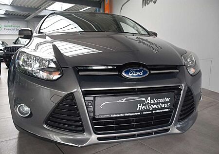Ford Focus Lim. Titanium Navi Klimaaut. Sitzheizung