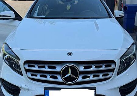 Mercedes-Benz GLA 180 (156.942)