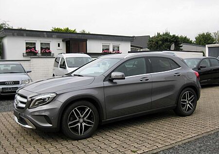 Mercedes-Benz GLA 250 7G-DCT SCORE! Navi, Bi-Xenon, Sportsitze