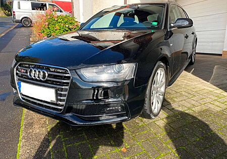 Audi A4 Avant Diesel Avant 2.0 TDI S line