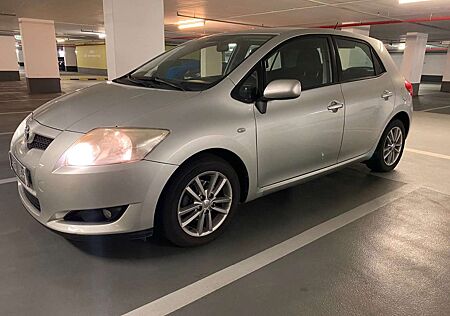 Toyota Auris Life