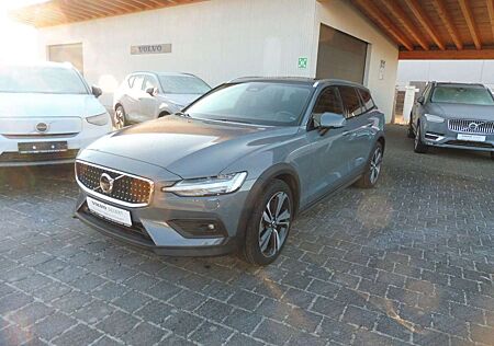 Volvo V60 B5 Cross Country Plus AWD