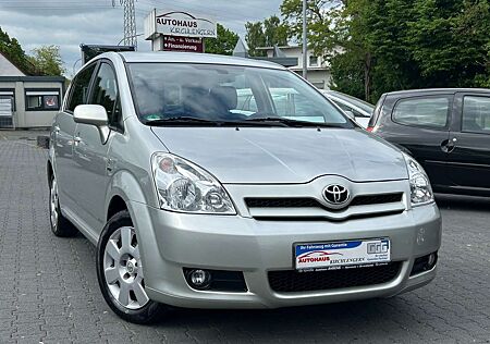 Toyota Corolla Verso 1.8 Sol Benzin Euro-4 Ahk 7-Sitzer Klima HU/AU:Neu