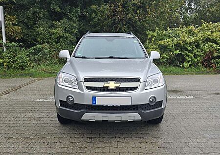 Chevrolet Captiva 2.0 Diesel 4x4 * TÜV * KAMERA * SAUBERES AUTO